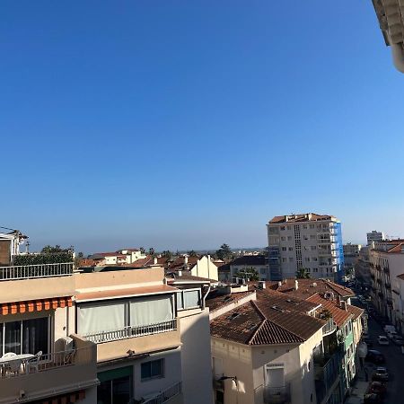 Appartement Hyeres - Centre Ville 3 Chambres 6 Personnes 4Eme Etage Escalier - Sebastien Claire Exterior foto