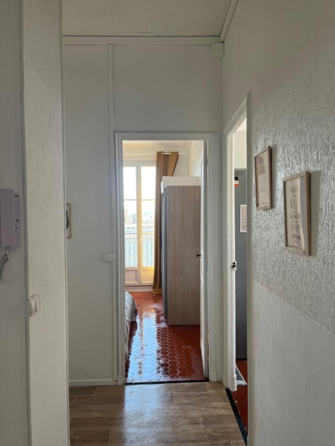 Appartement Hyeres - Centre Ville 3 Chambres 6 Personnes 4Eme Etage Escalier - Sebastien Claire Exterior foto