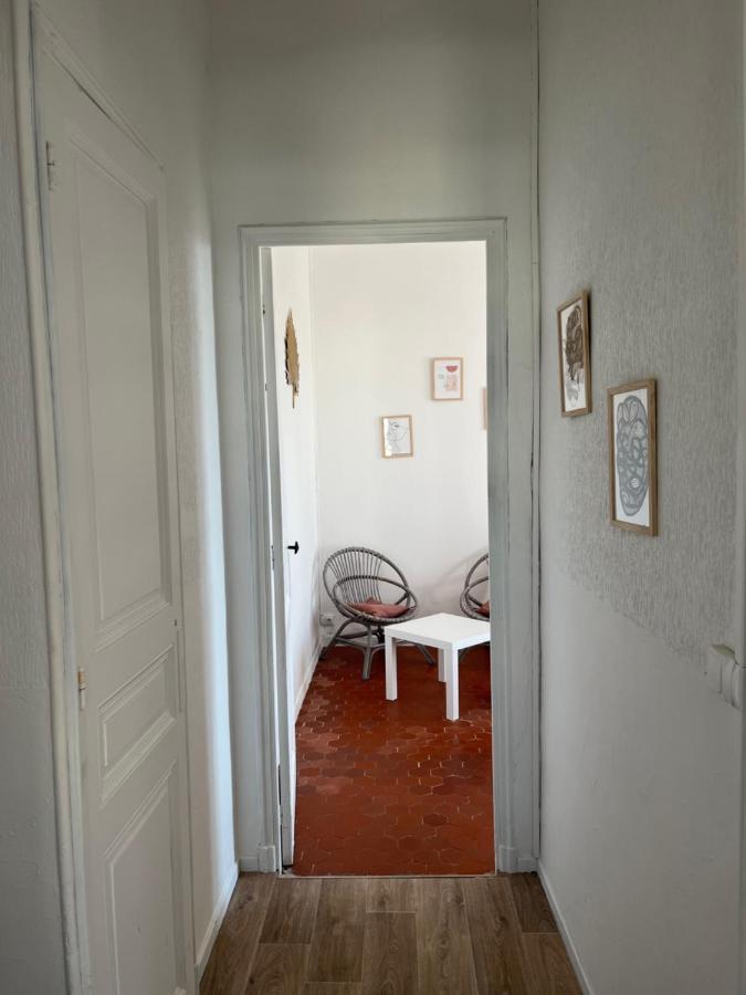 Appartement Hyeres - Centre Ville 3 Chambres 6 Personnes 4Eme Etage Escalier - Sebastien Claire Exterior foto