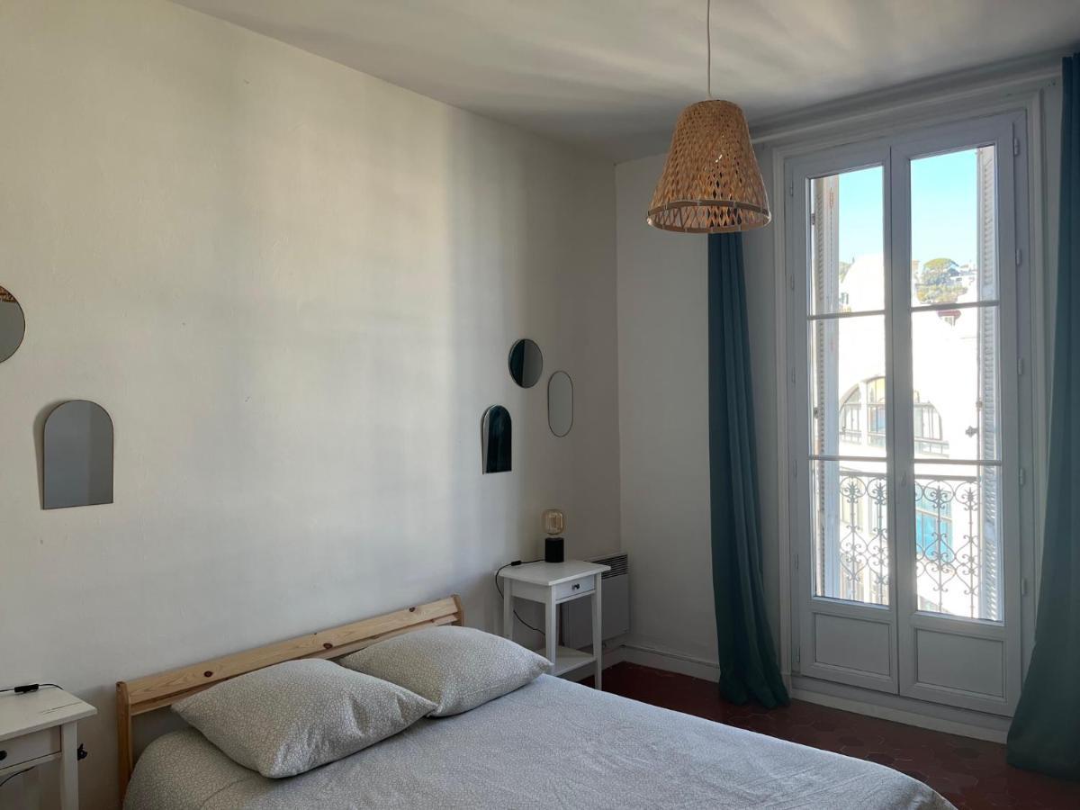 Appartement Hyeres - Centre Ville 3 Chambres 6 Personnes 4Eme Etage Escalier - Sebastien Claire Exterior foto
